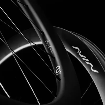 Roues carbone Avian CR3 Aquila pour vélo de route