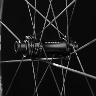 Avian CR5 Lark : roues carbone route légères