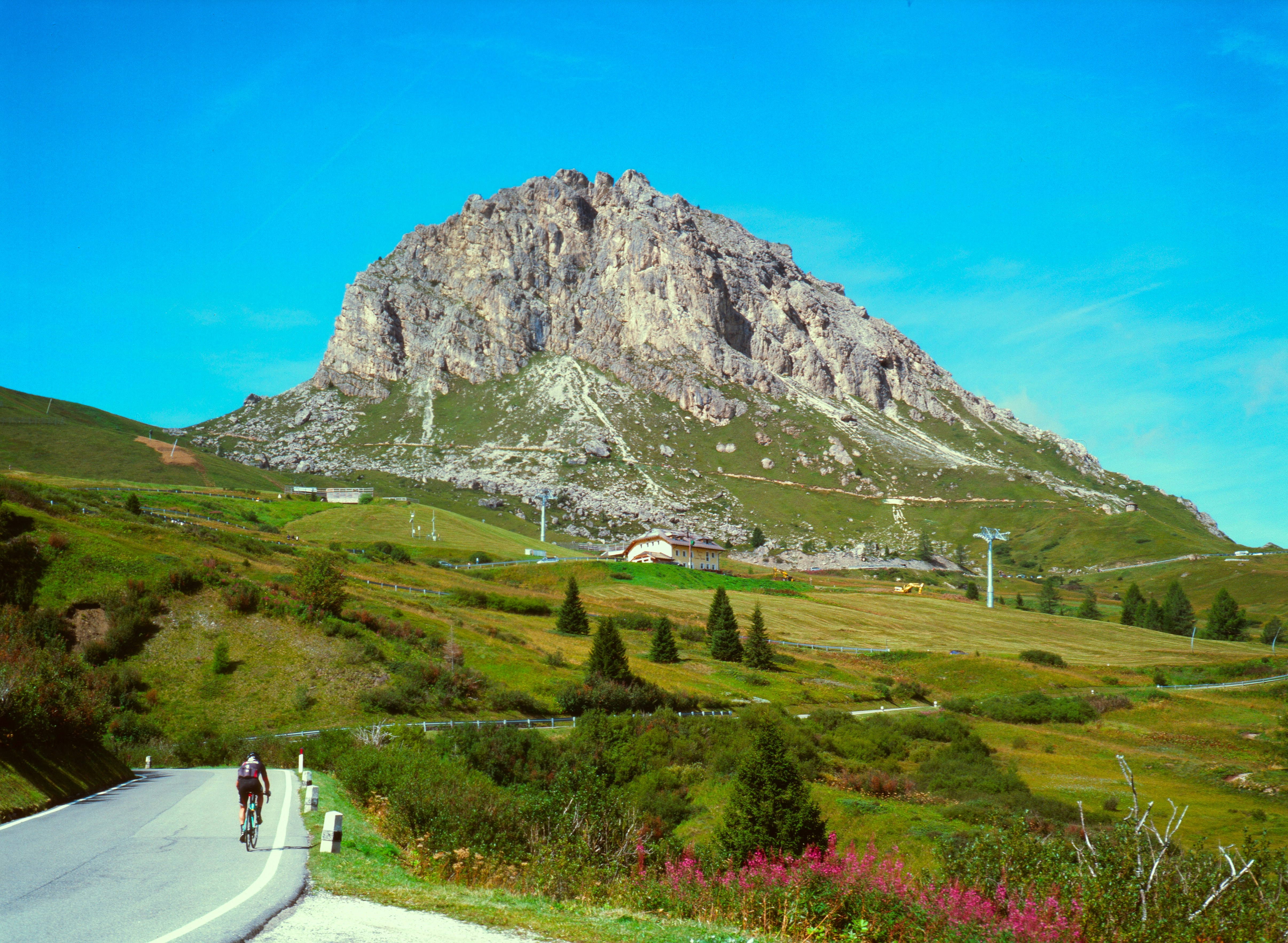 Route de montagne pour sortie vélo longue distance